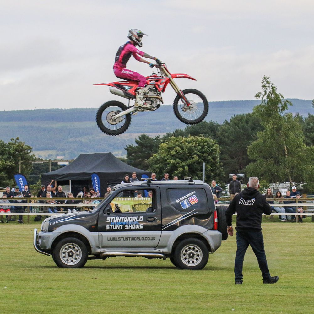 Black Isle Show entertainment.jpg